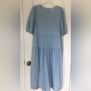 Womens Old Navy short sleeve chambray midi dress.